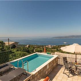 2 Bedroom Apartment with Pool and Sea View in Topici, sleeps 4-6